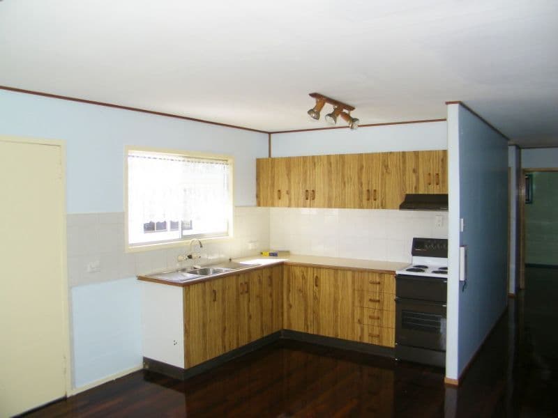 15 Schafer Street, CLINTON QLD 4680, Clinton - Thumbnail 2