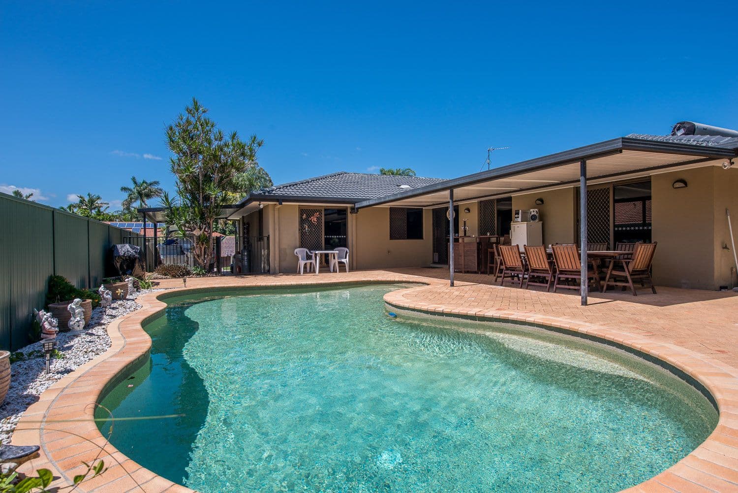 11 Mackay Place, Burleigh Waters QLD 4220, Burleigh Waters - Thumbnail 2