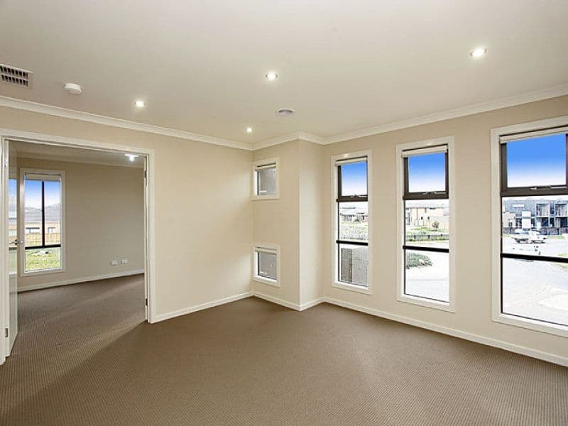 605 Featherbrook Drive, POINT COOK VIC 3030, Point Cook - Thumbnail 5