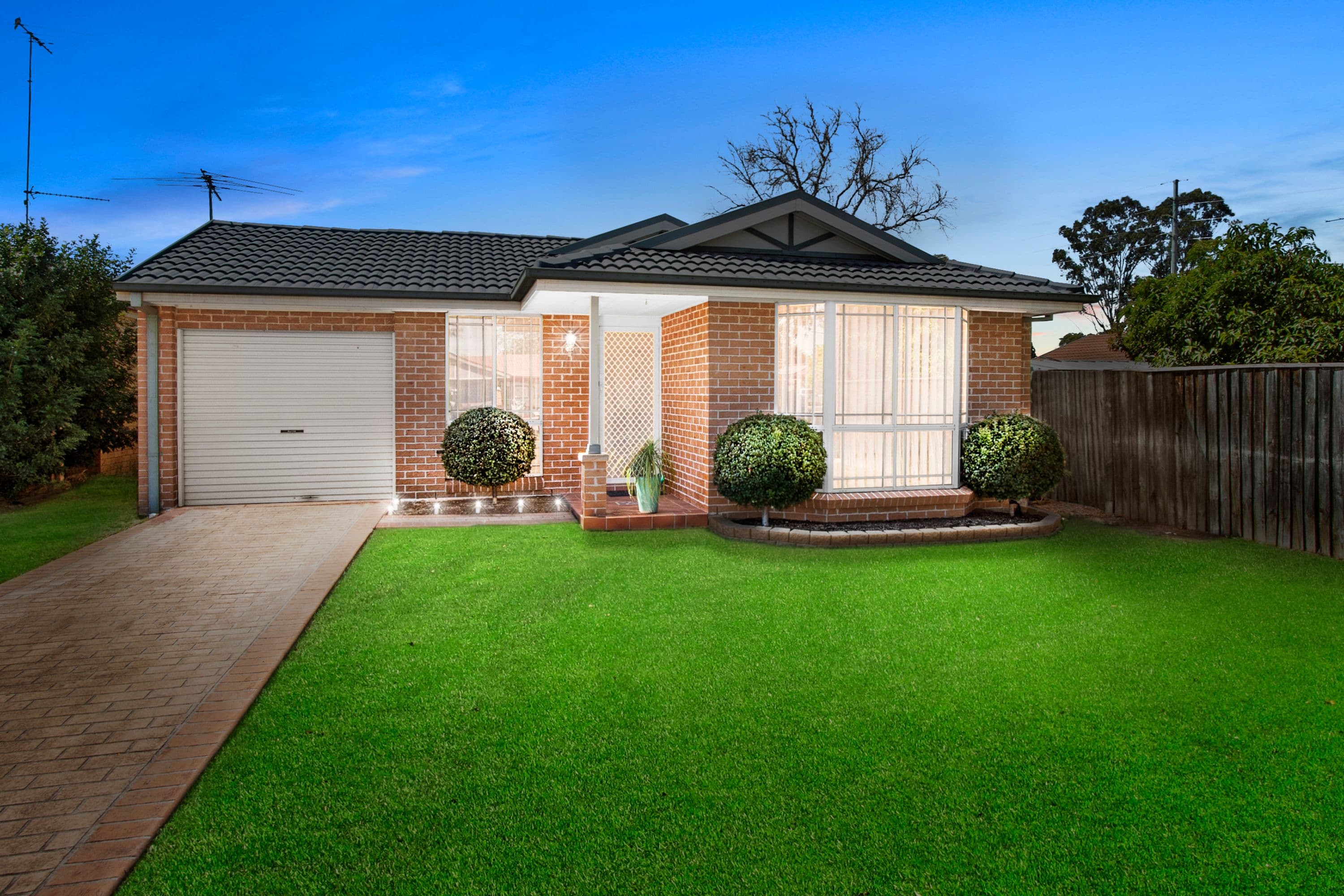 51 Batten Circuit, South Windsor - Image 1