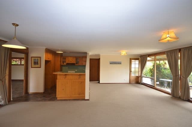 14 Blyth Road, CLARE SA 5453, Clare - Thumbnail 2