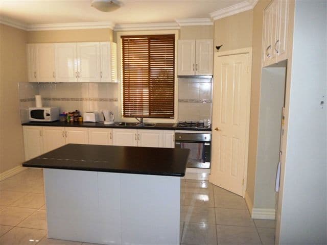 18 Avenel Road, SEYMOUR VIC 3660, Seymour - Thumbnail 2