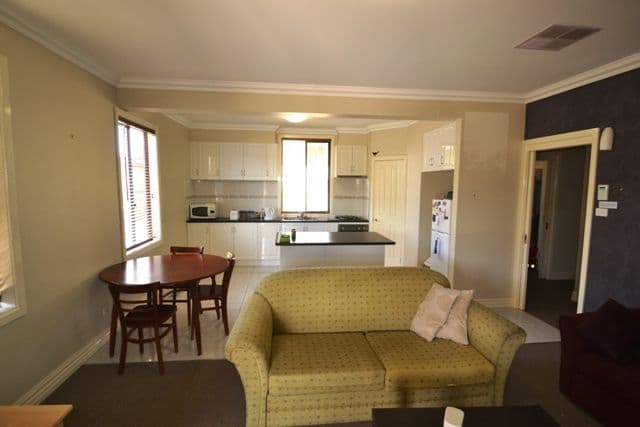 18 Avenel Road, SEYMOUR VIC 3660, Seymour - Thumbnail 3