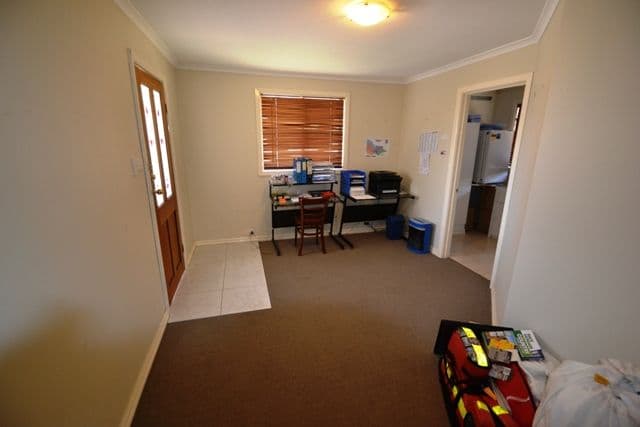 18 Avenel Road, SEYMOUR VIC 3660, Seymour - Thumbnail 4