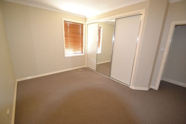 18 Avenel Road, SEYMOUR VIC 3660, Seymour - Thumbnail 5