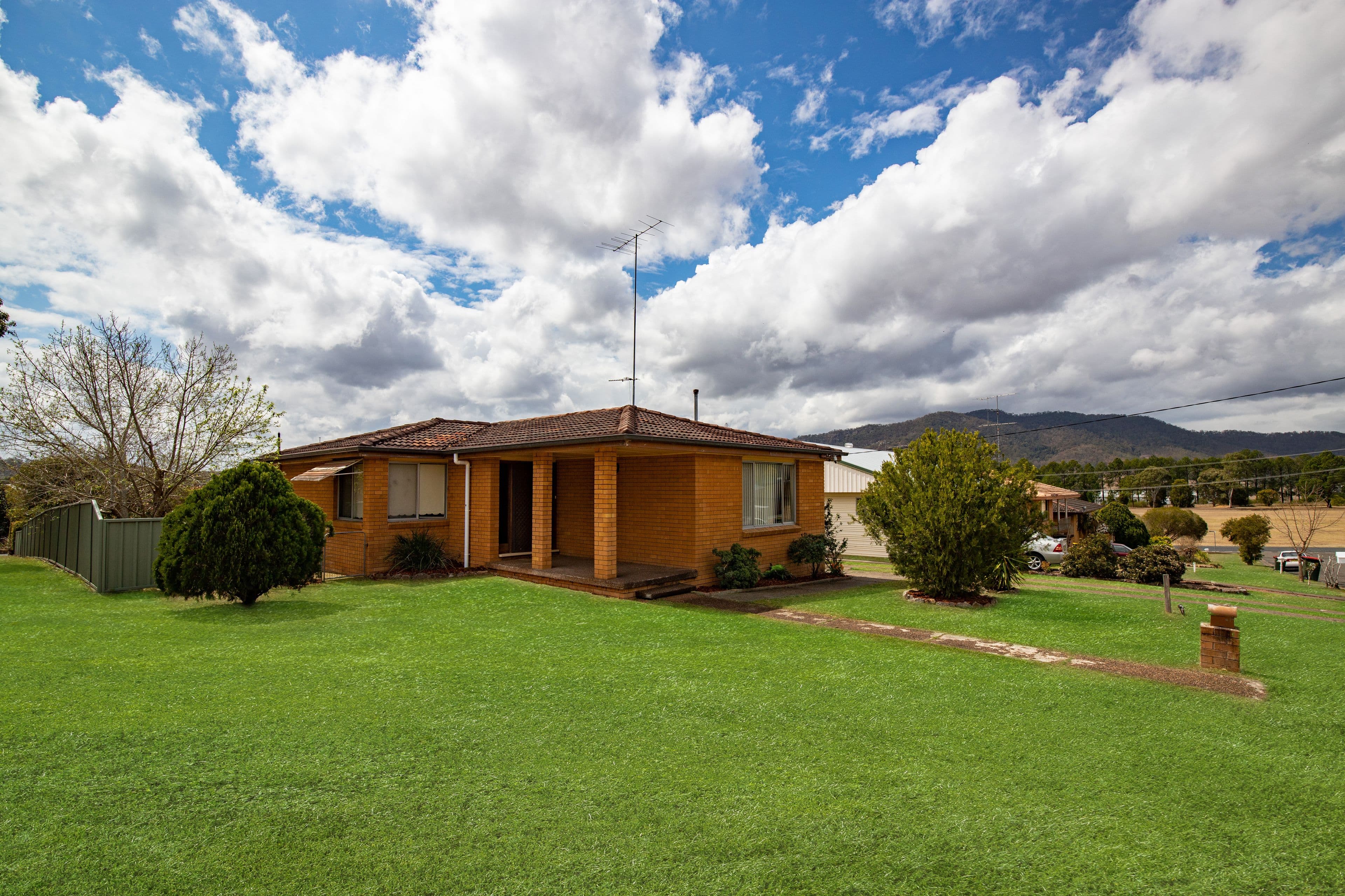 9 Dawson Crescent, Gloucester - Image 1