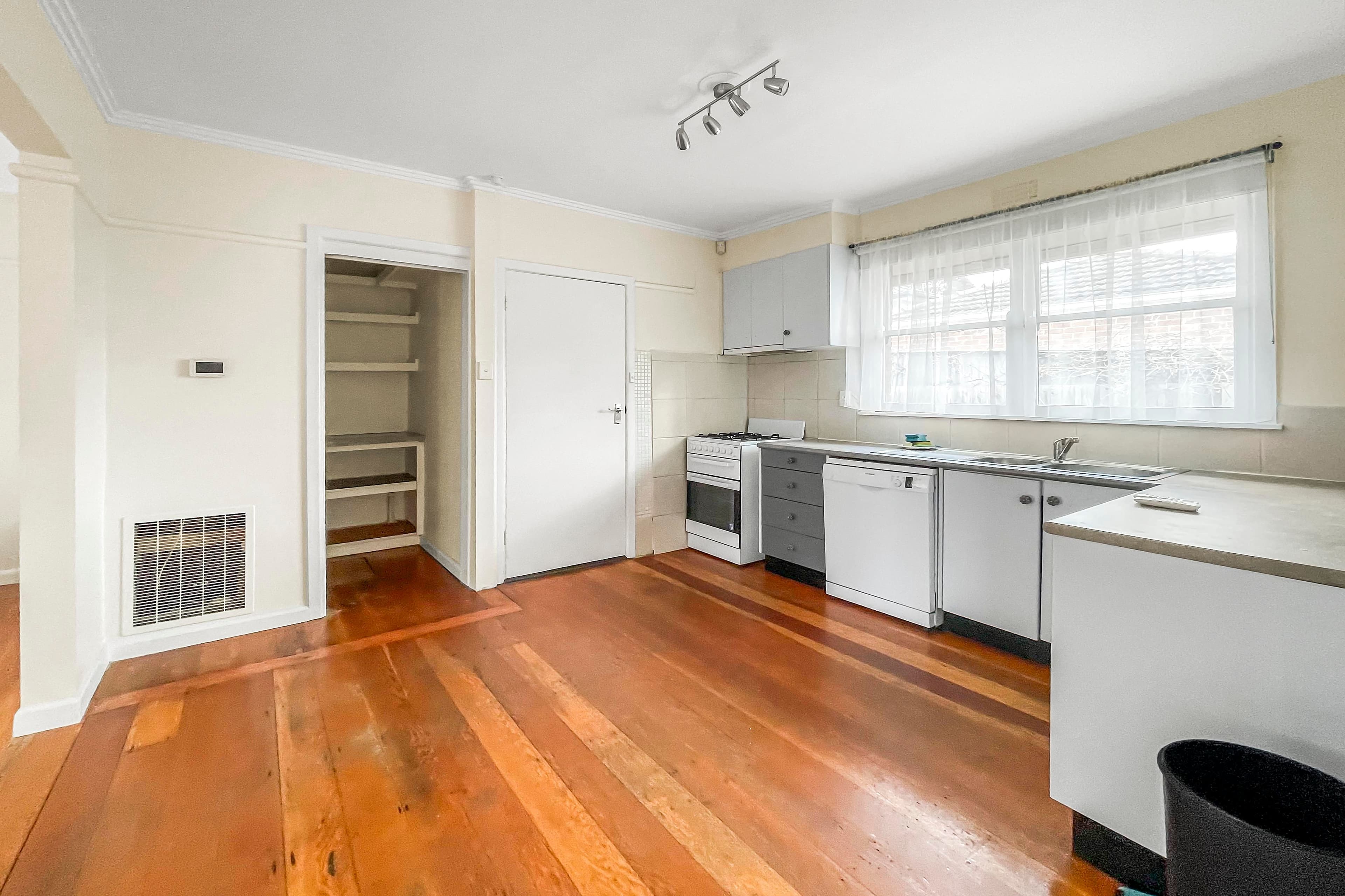 27 Ramu Parade, Heidelberg West VIC 3081, Heidelberg West - Thumbnail 3