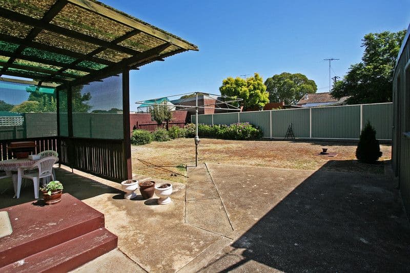 18 Buangor Street, CORIO VIC 3214, Corio - Thumbnail 8