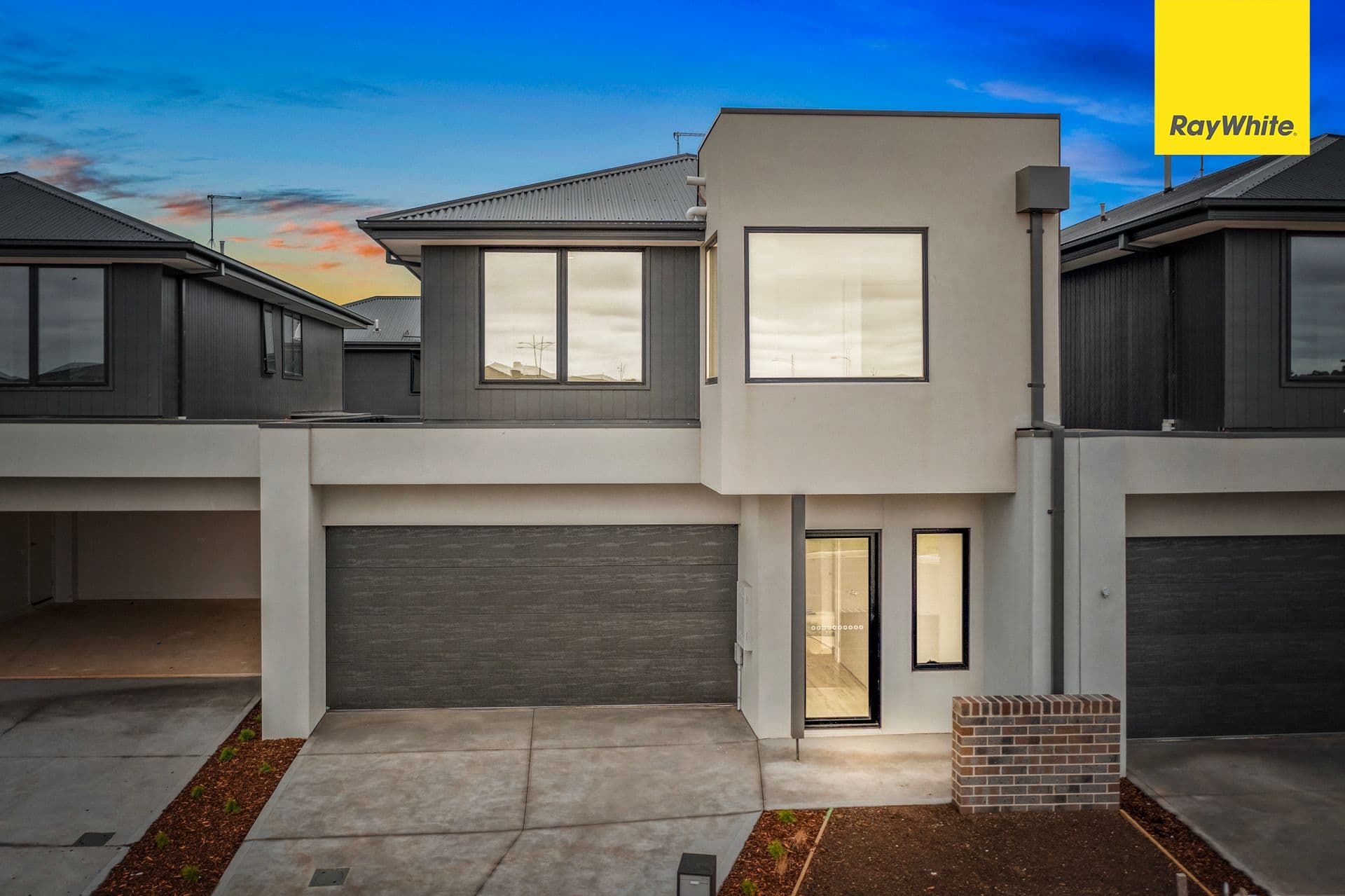 1 Greenpoint Drive, Rockbank VIC 3335, Rockbank - Thumbnail 2
