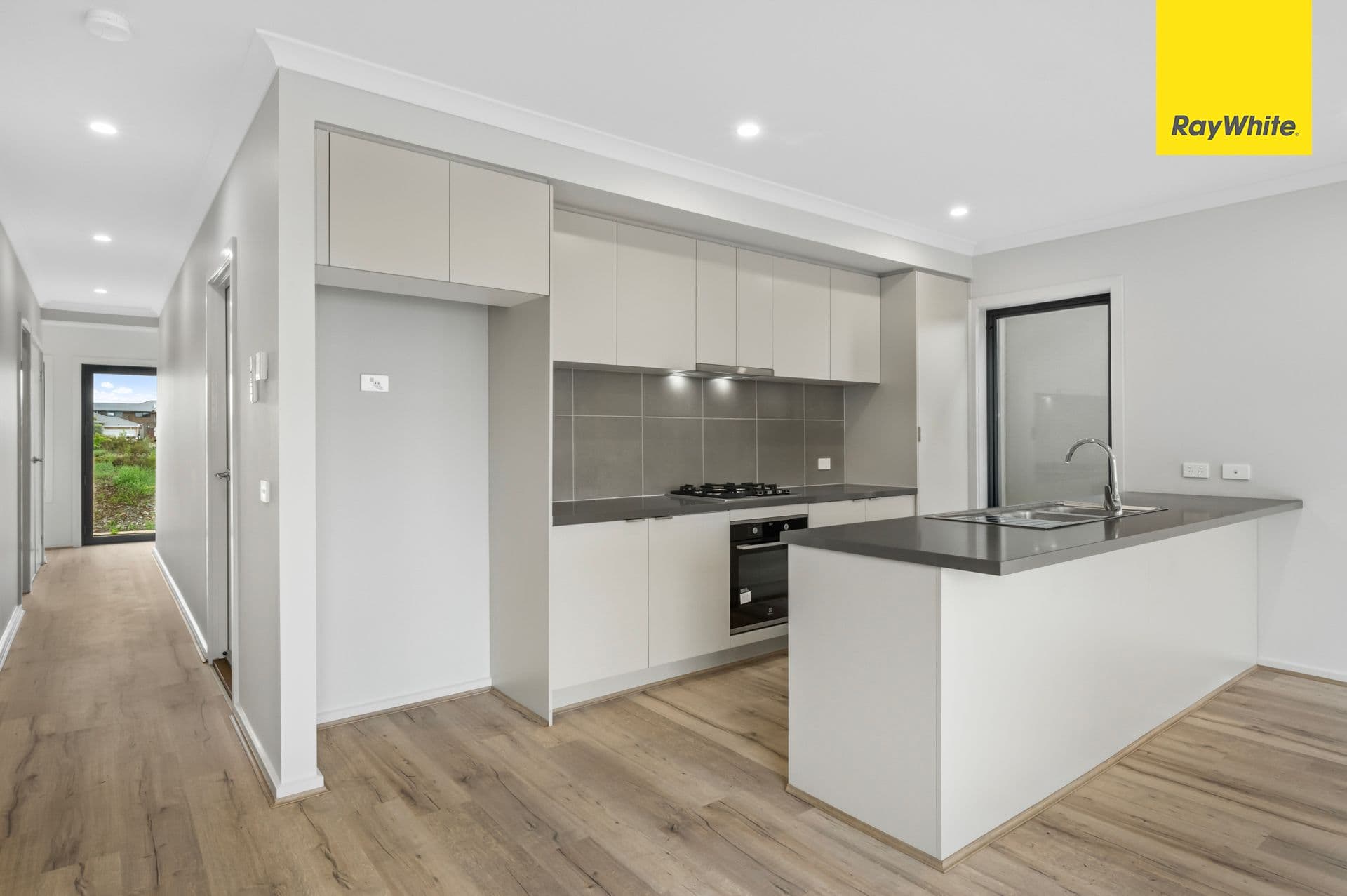 1 Greenpoint Drive, Rockbank VIC 3335, Rockbank - Thumbnail 3