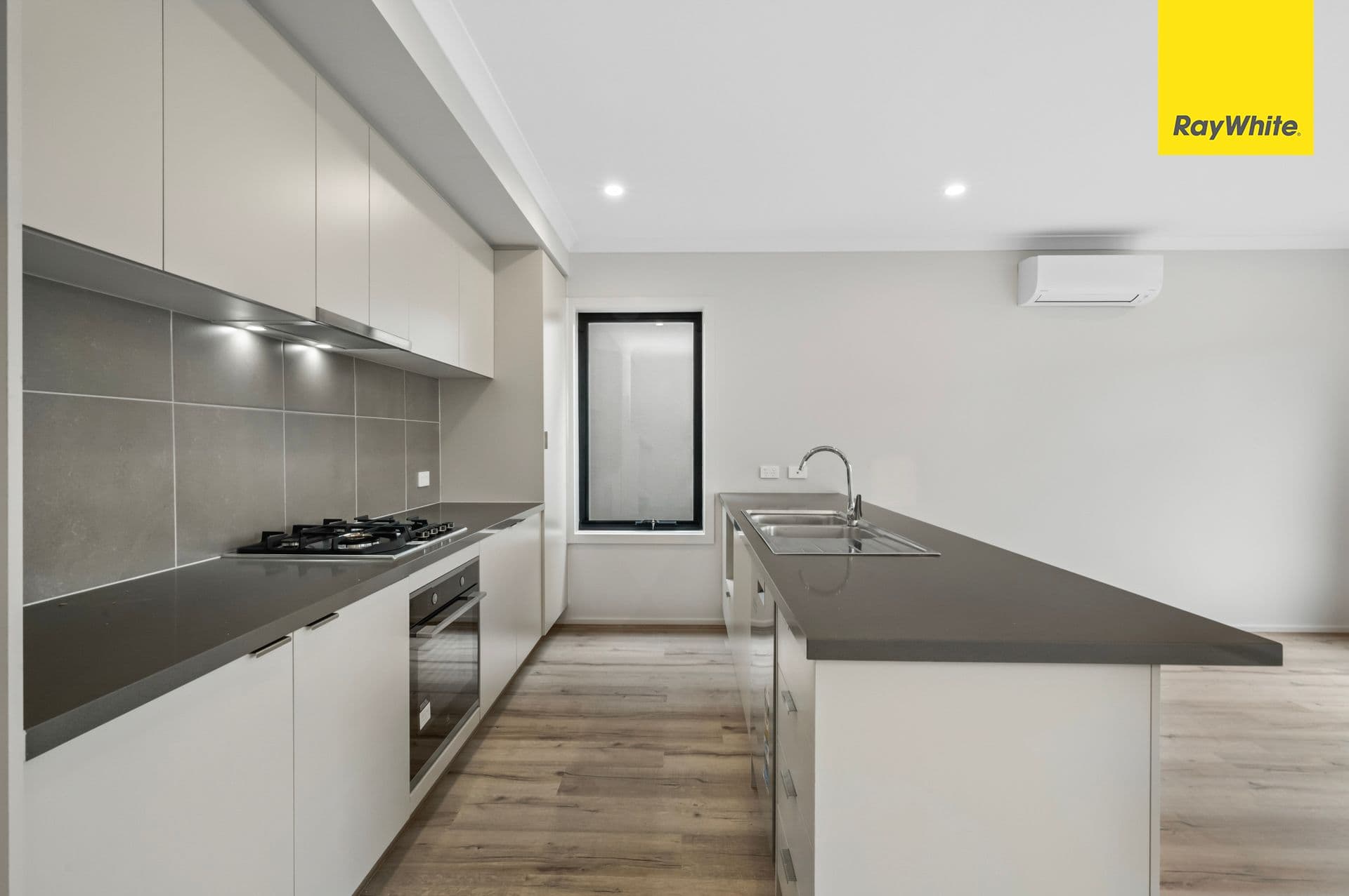 1 Greenpoint Drive, Rockbank VIC 3335, Rockbank - Thumbnail 4