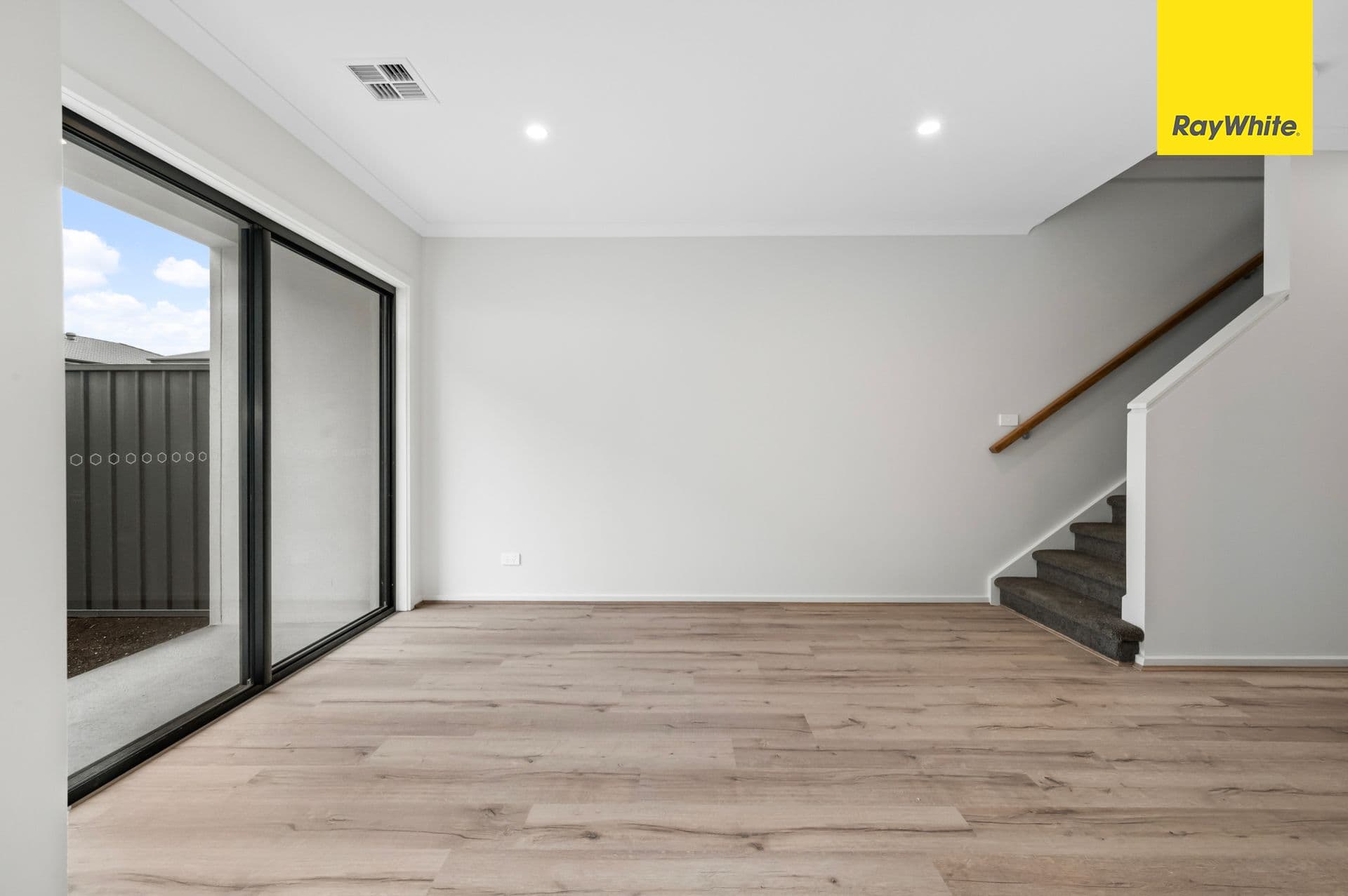 1 Greenpoint Drive, Rockbank VIC 3335, Rockbank - Thumbnail 6