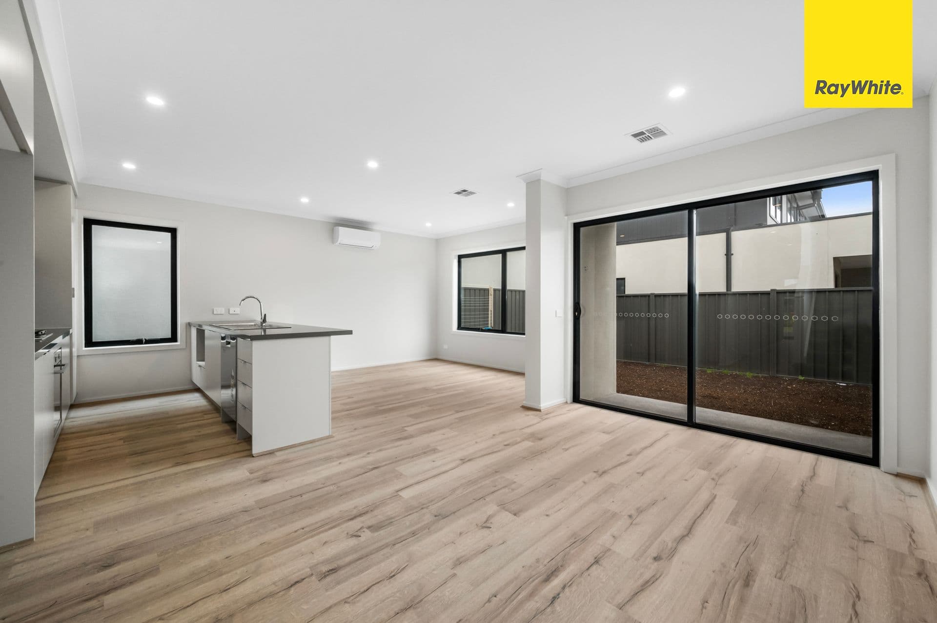 1 Greenpoint Drive, Rockbank VIC 3335, Rockbank - Thumbnail 8