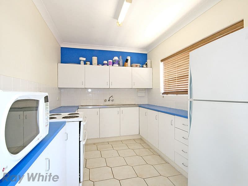 37 Rode Road, WAVELL HEIGHTS QLD 4012, Wavell Heights - Thumbnail 4