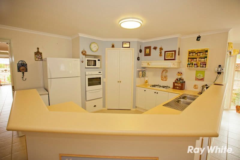 4 Jacobs Court, PAKENHAM VIC 3810, Pakenham - Thumbnail 2
