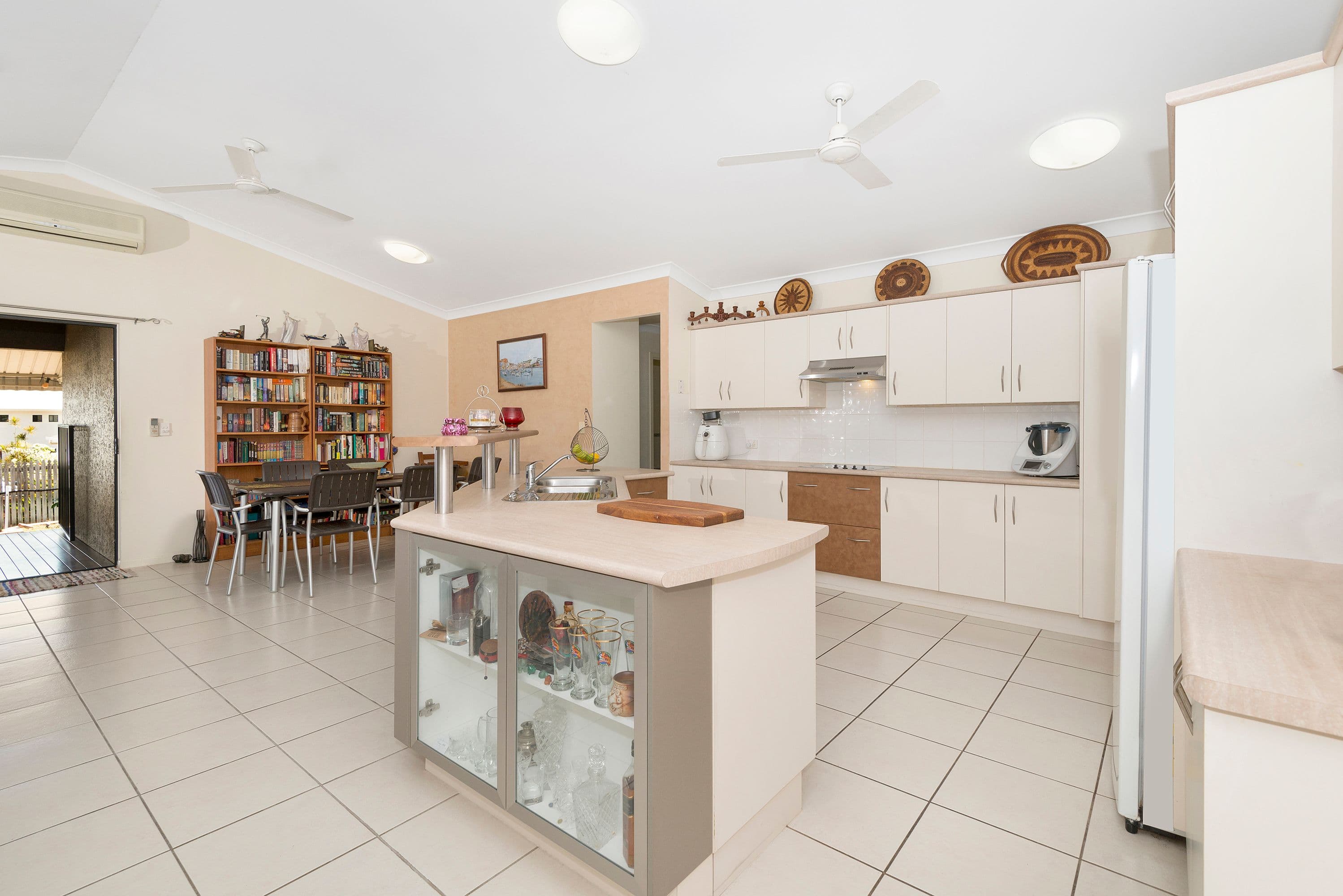 19 Monte Visto Court, Mount Louisa QLD 4814, Mount Louisa - Thumbnail 4