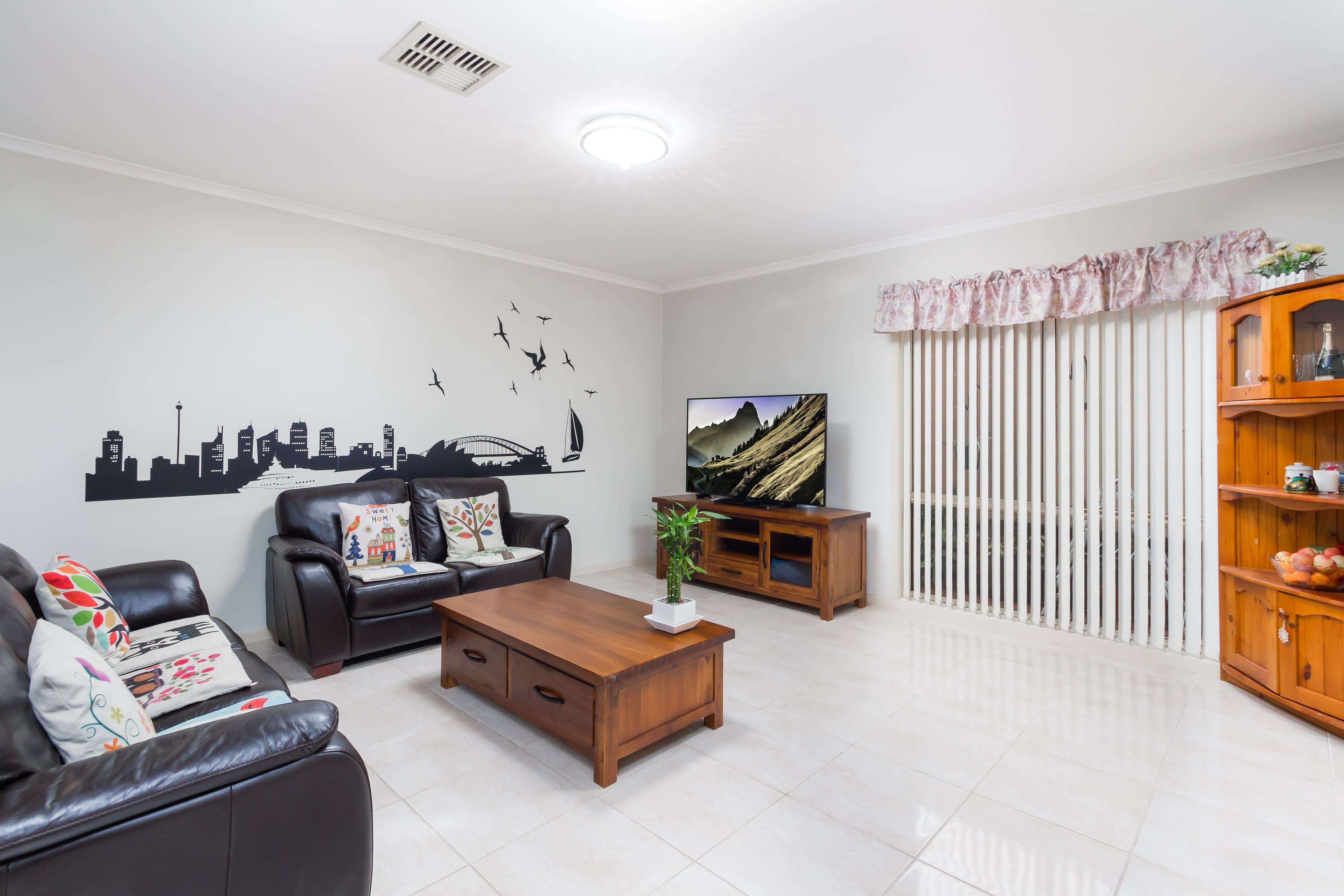 91 Phoenix Avenue, Stanhope Gardens - Thumbnail 2