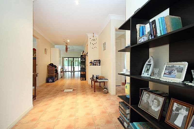 15 DANBULLA Crescent, FOREST LAKE QLD 4078, Forest Lake - Thumbnail 4