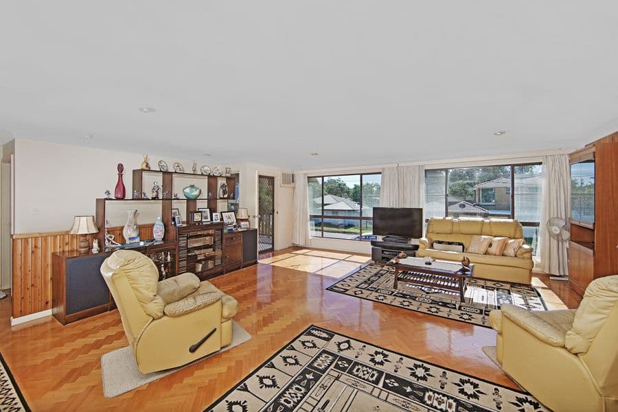 4 Elaine Avenue, Berkeley Vale NSW 2261, Berkeley Vale - Thumbnail 2