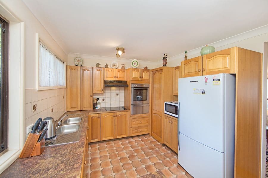 4 Elaine Avenue, Berkeley Vale NSW 2261, Berkeley Vale - Thumbnail 3