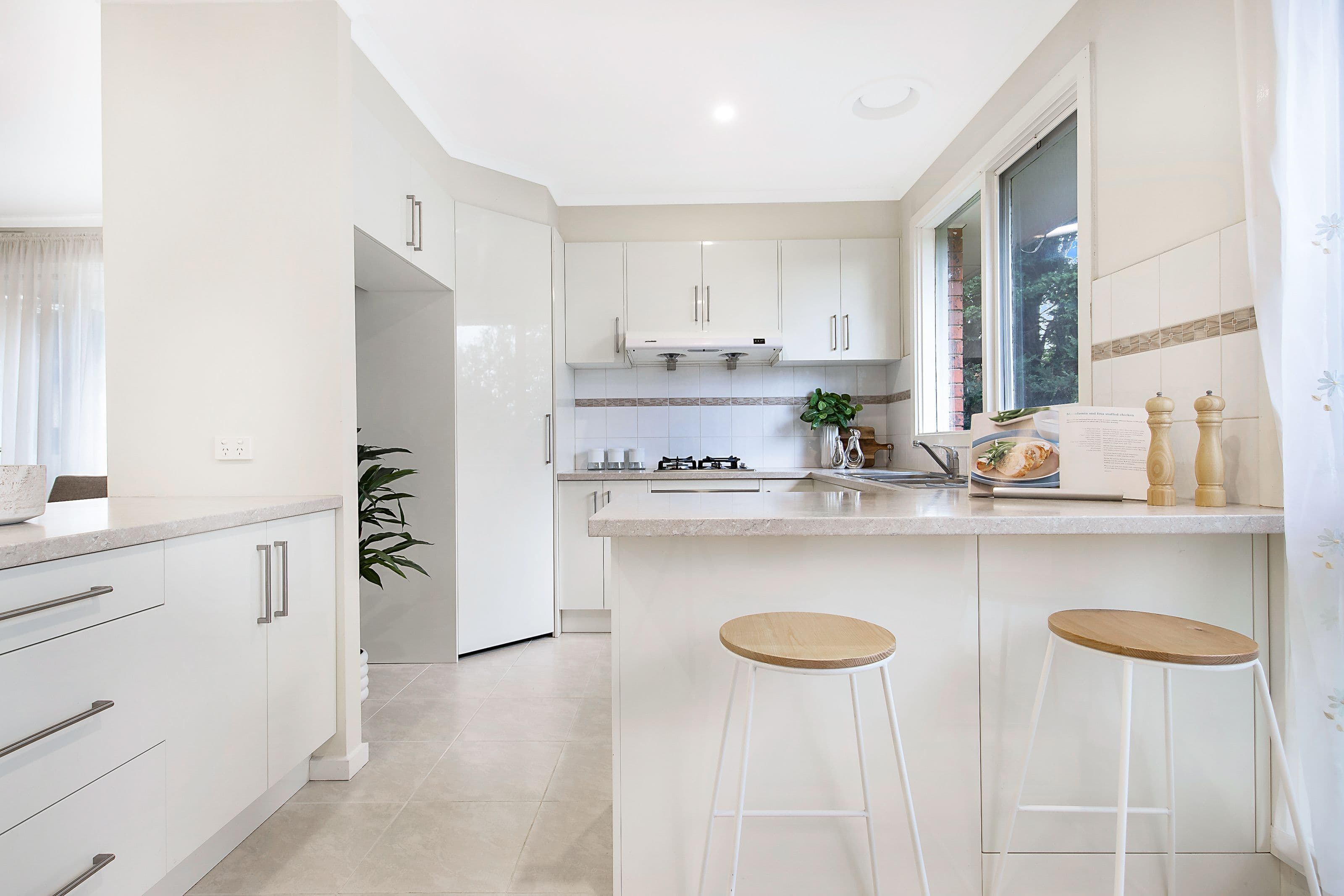 57 Guinevere Parade, Glen Waverley VIC 3150, Glen Waverley - Thumbnail 5
