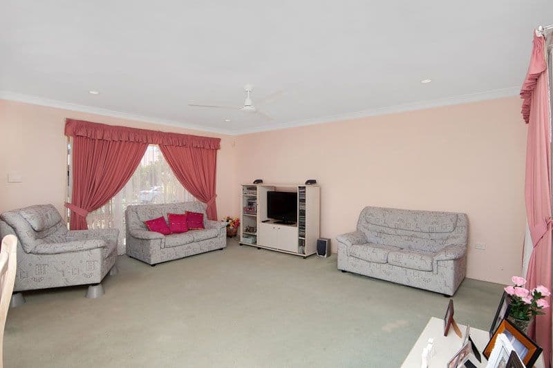 26 Castlereagh Crescent, BATEAU BAY NSW 2261, Bateau Bay - Thumbnail 2