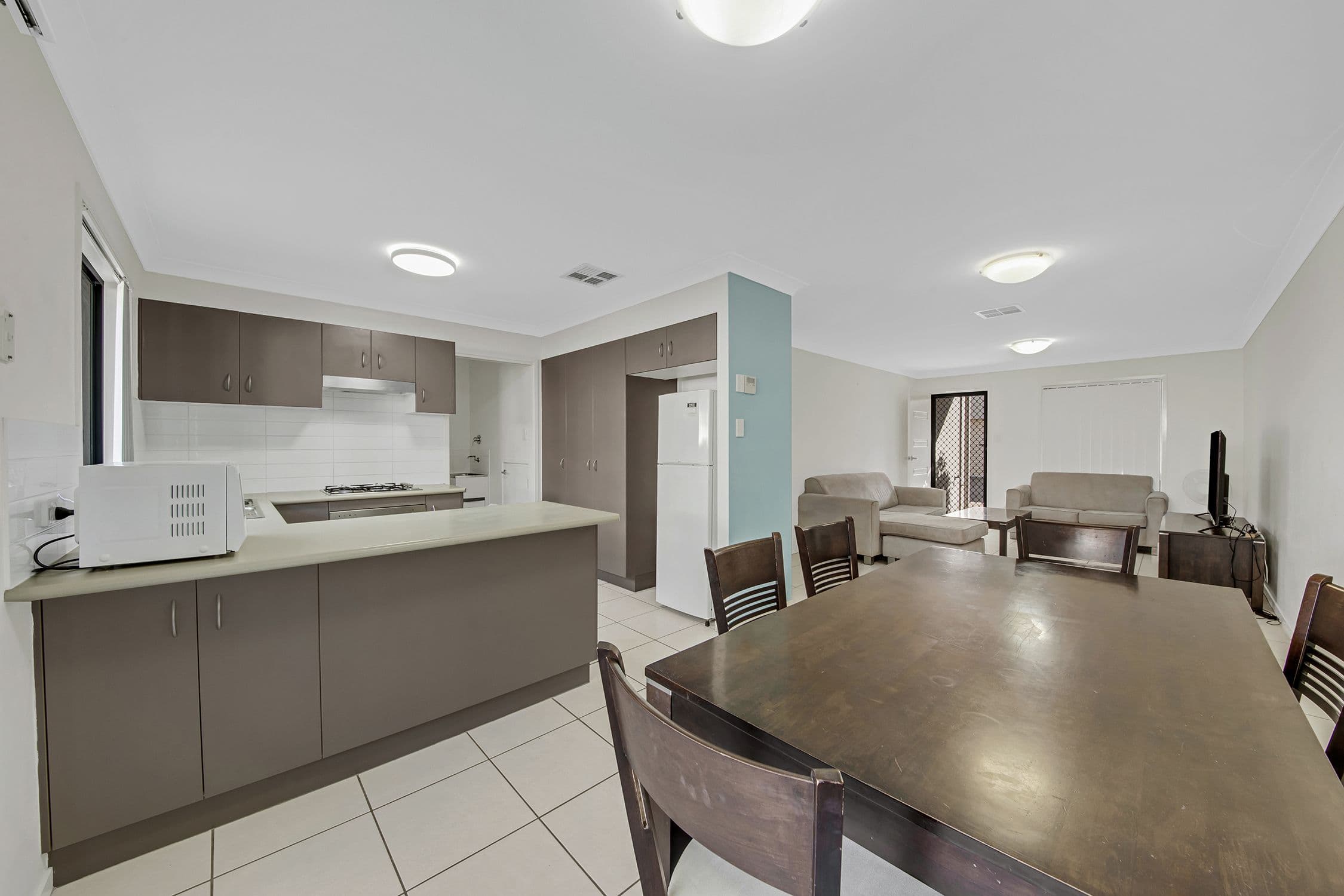 21 Roberts Street, South Gladstone QLD 4680, South Gladstone - Thumbnail 2