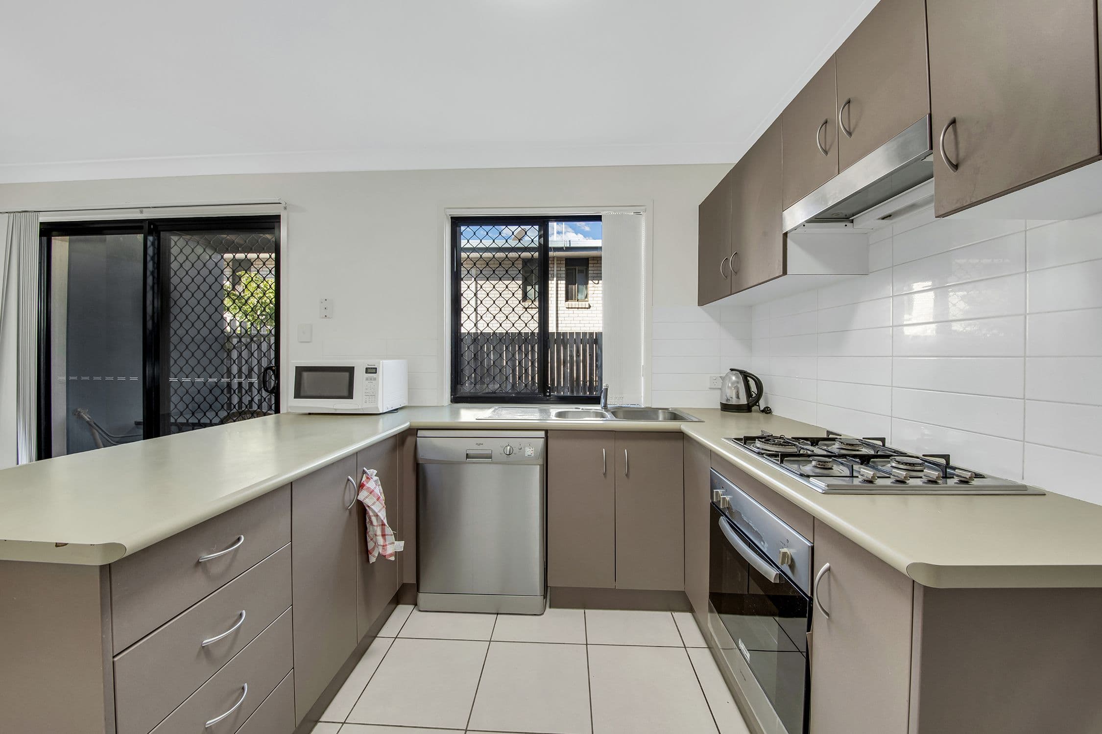 21 Roberts Street, South Gladstone QLD 4680, South Gladstone - Thumbnail 3