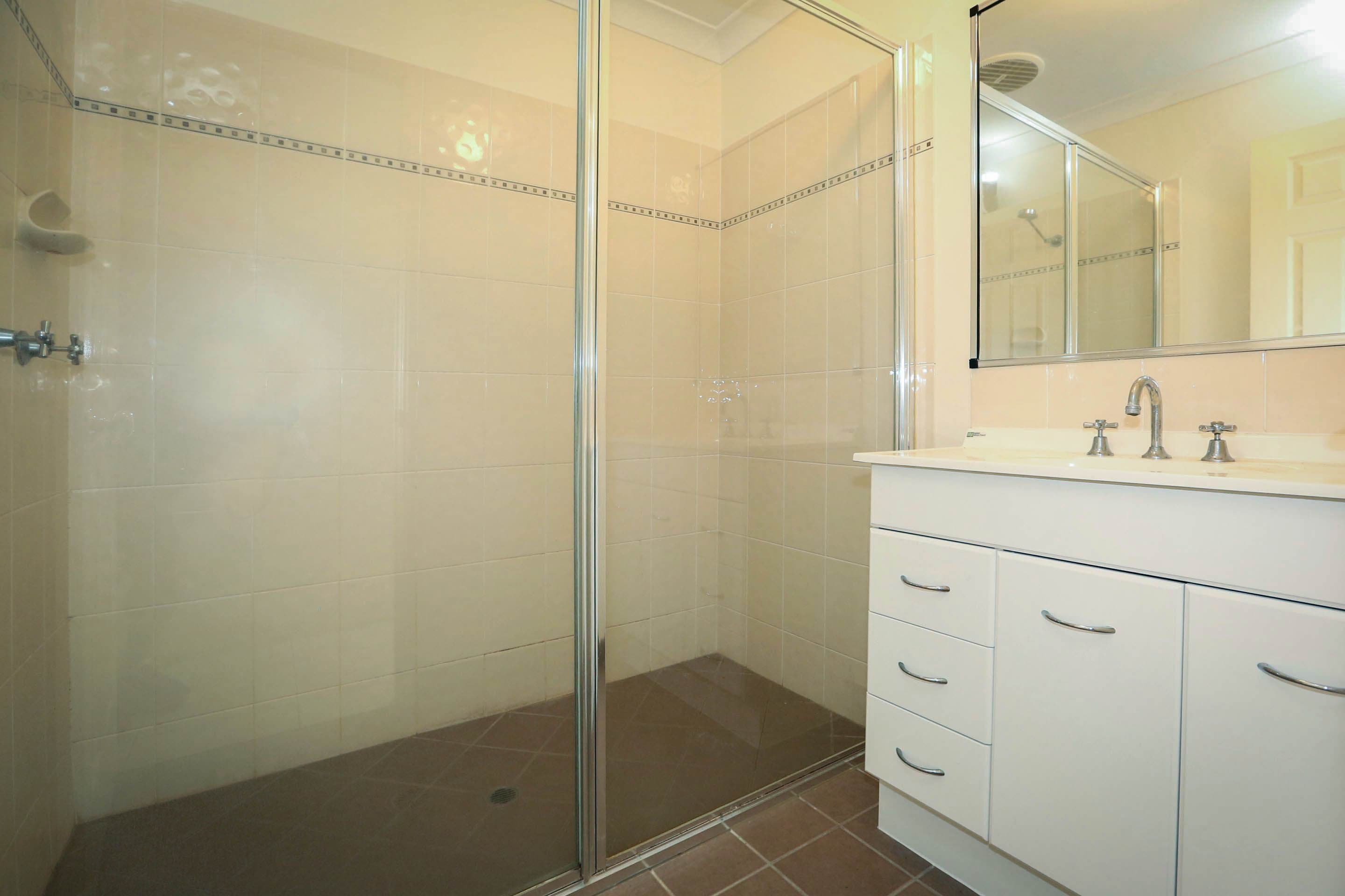 70 Thorn Street, MOUNT LOUISA QLD 4814, Mount Louisa - Thumbnail 5