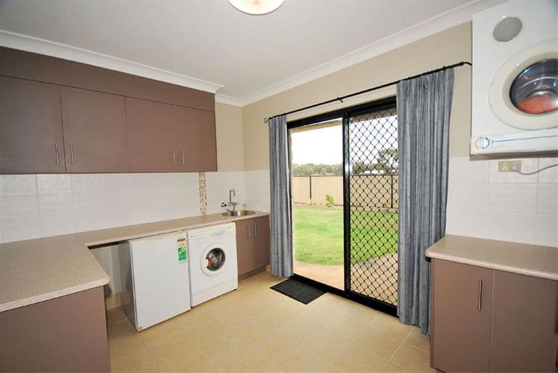 12  Ebony Way, BILOELA QLD 4715, Biloela - Thumbnail 4