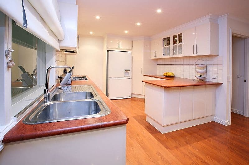 100 Redleap Avenue, MILL PARK VIC 3082, Mill Park - Thumbnail 4
