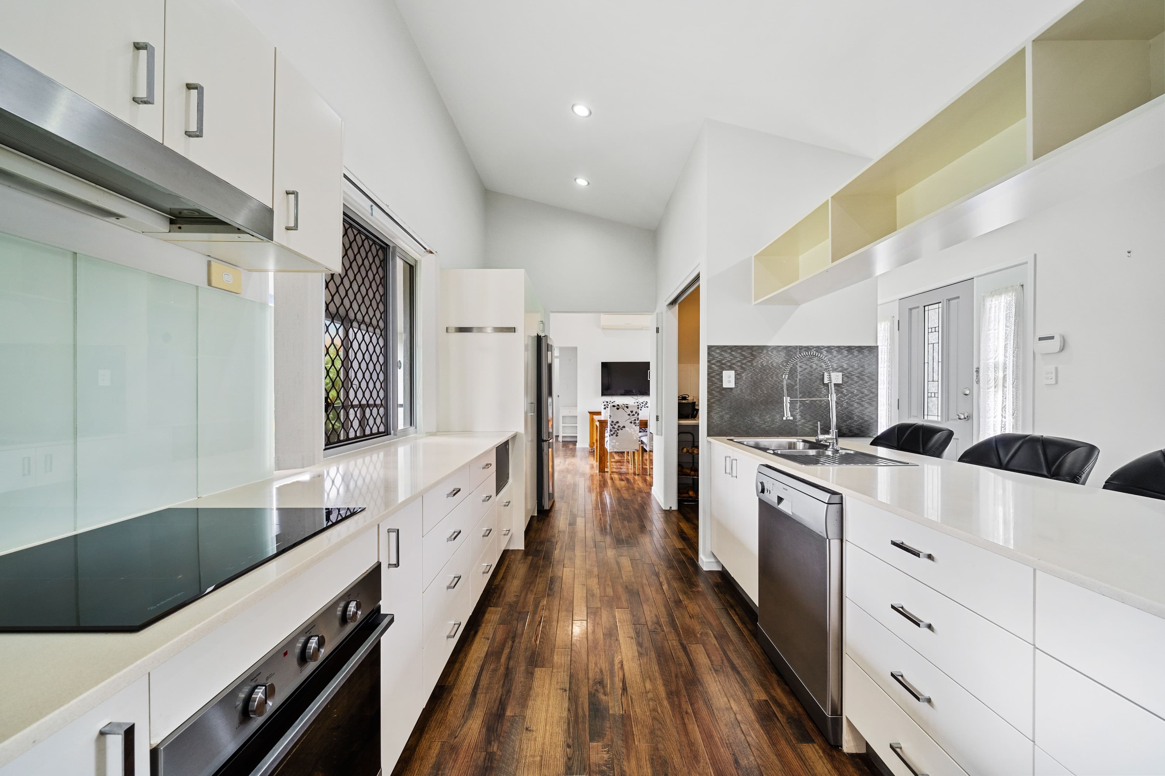 647 Stanmore Road, Luscombe QLD 4207, Luscombe - Thumbnail 7