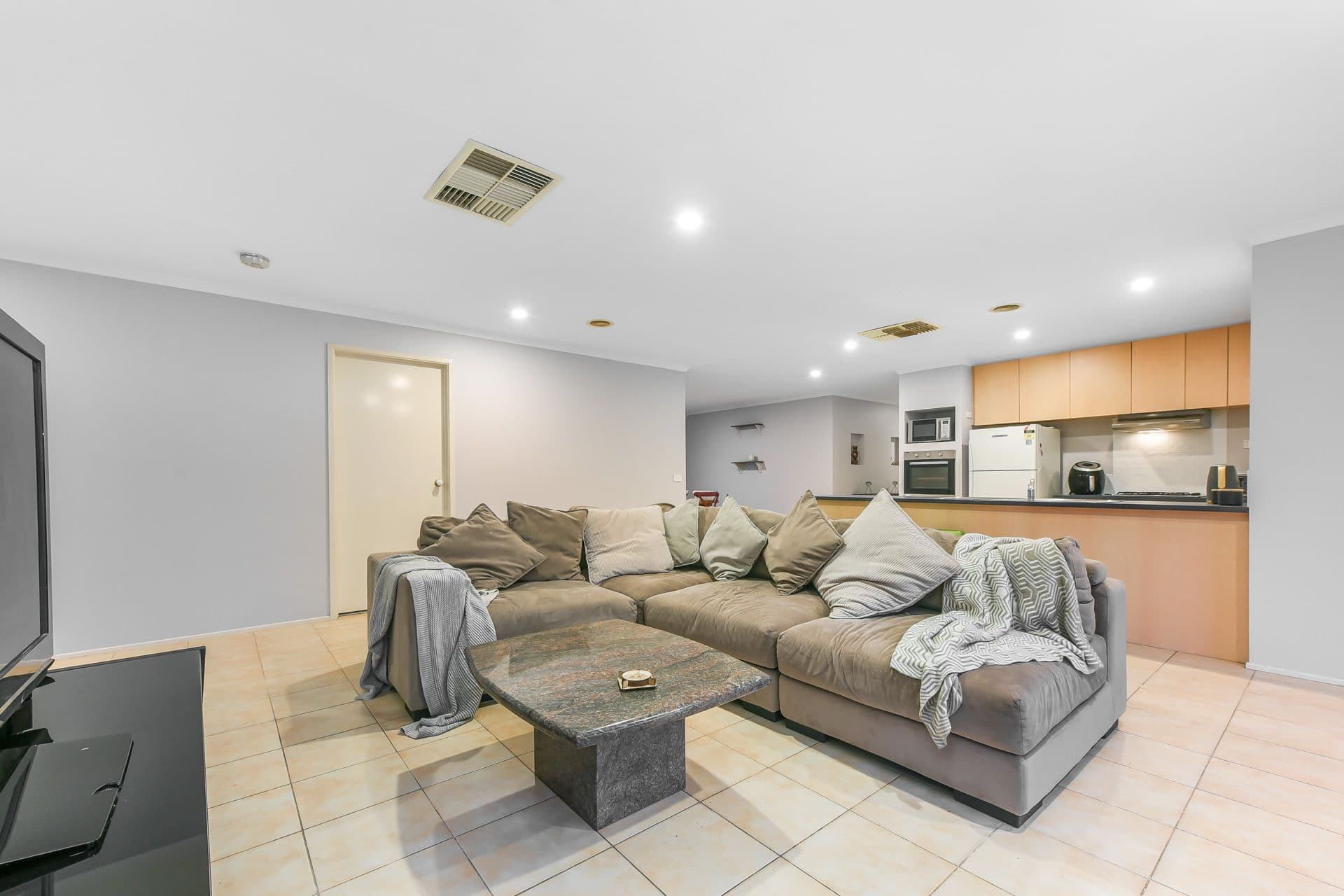 24 McCartney Drive, Narre Warren South VIC 3805, Narre Warren South - Thumbnail 6