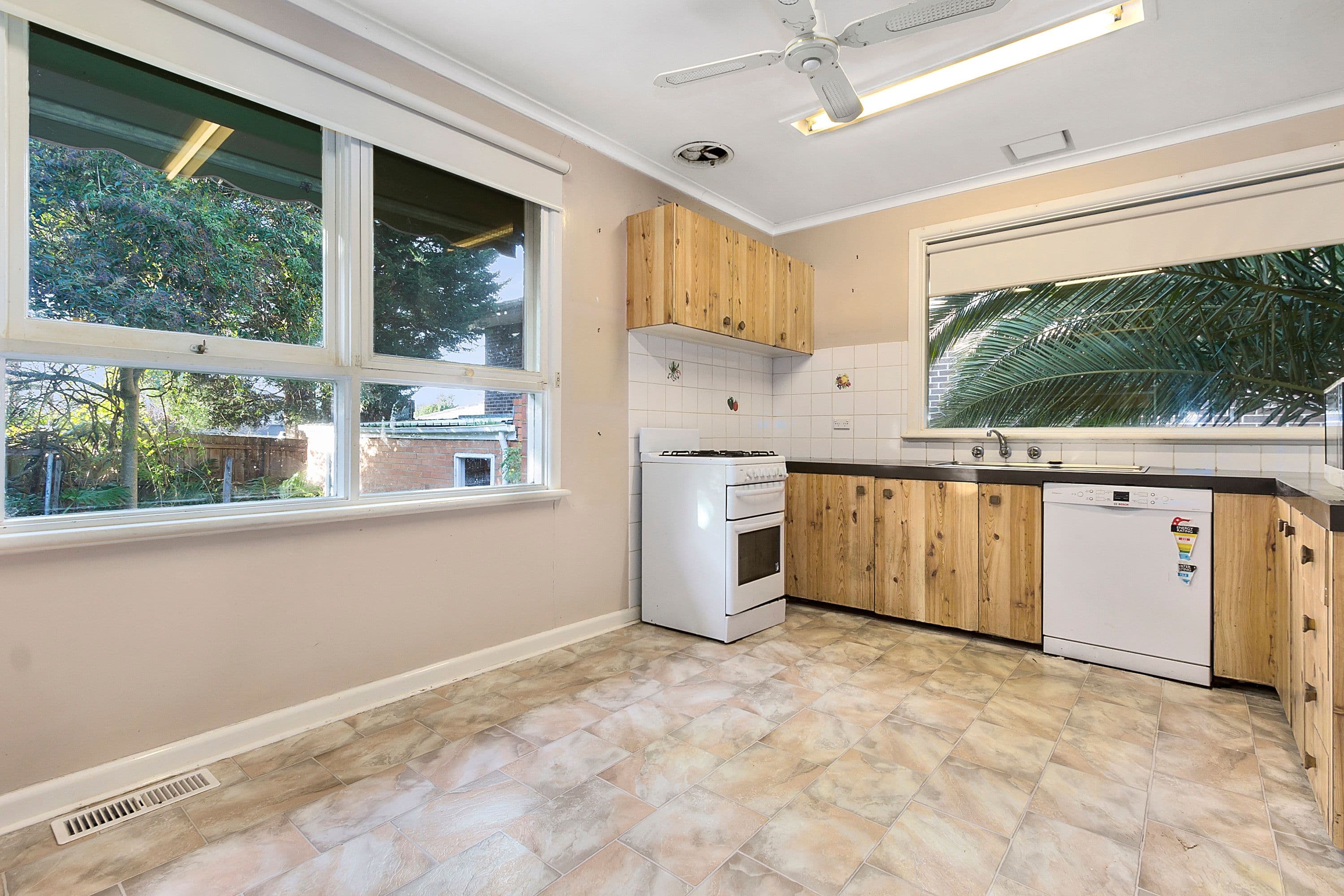 16 Strabane Avenue, Mont Albert North VIC 3129, Mont Albert North - Thumbnail 3