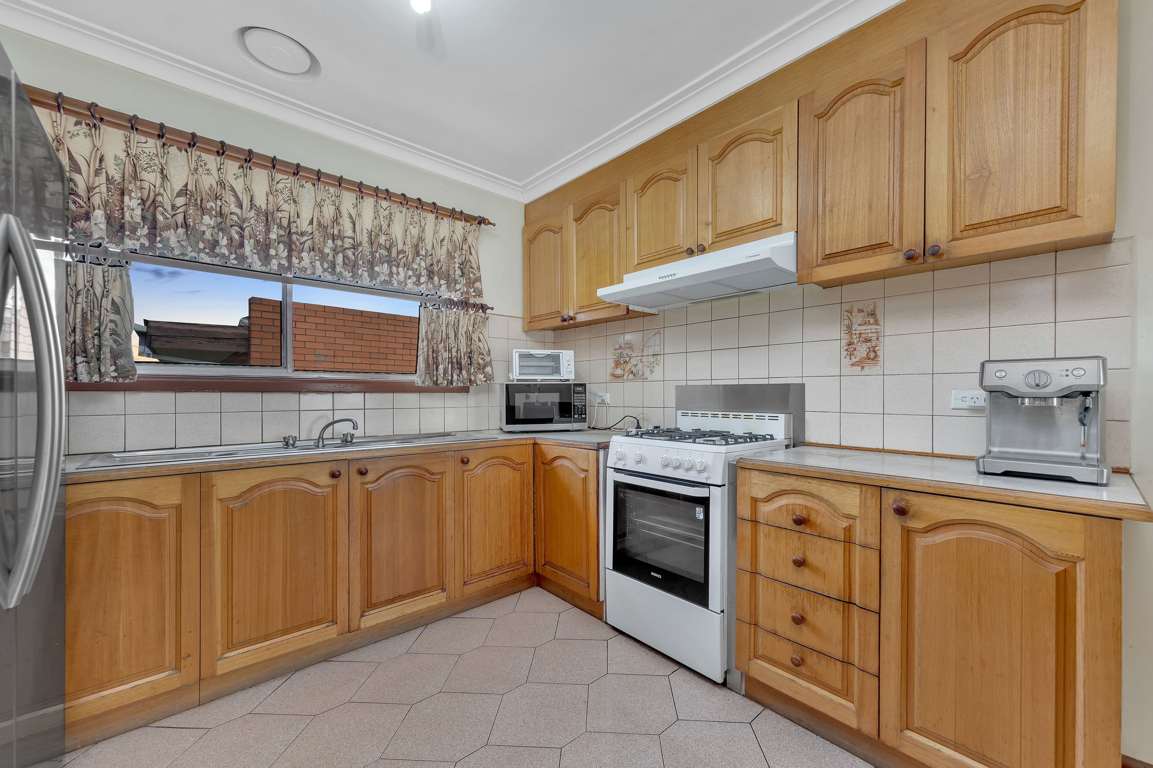 28 Brock Street, Thomastown VIC 3074, Thomastown - Thumbnail 2