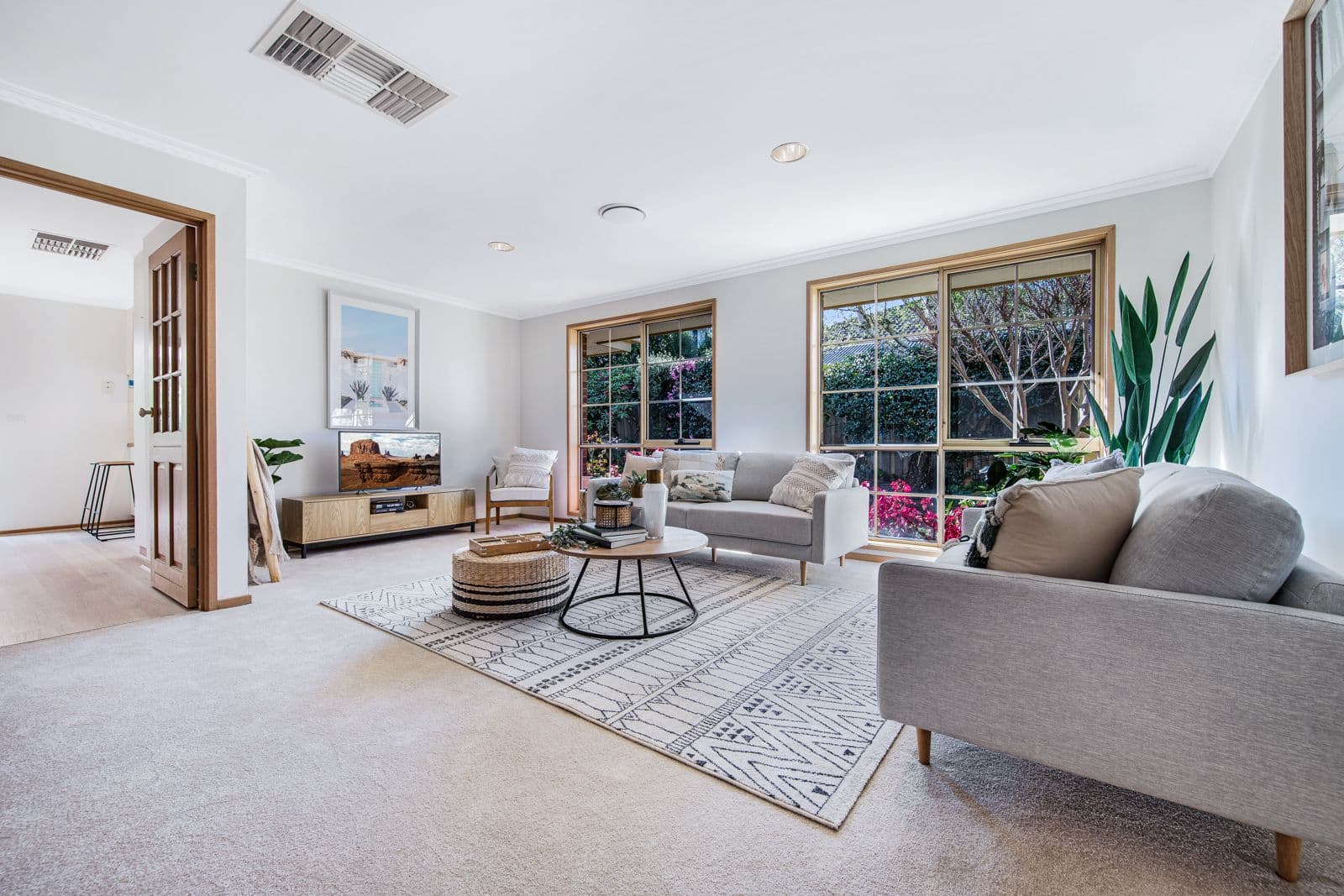 4 Russell Crescent, Mount Waverley VIC 3149, Mount Waverley - Thumbnail 2