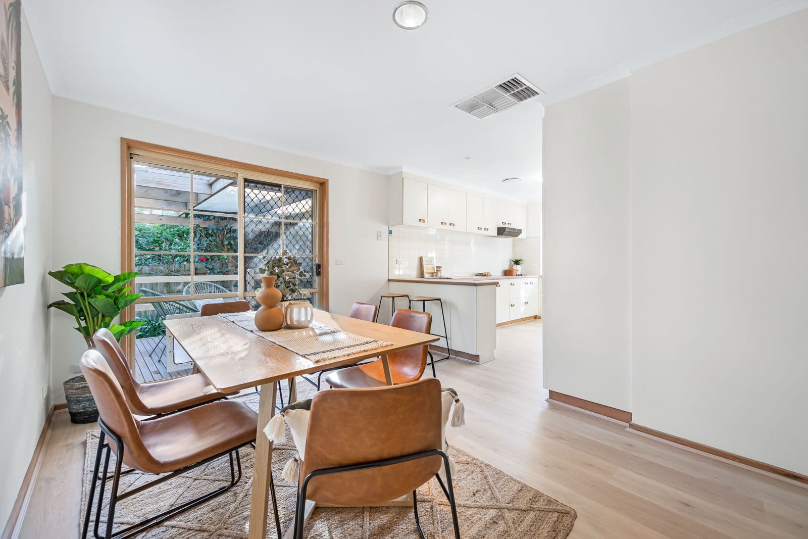 4 Russell Crescent, Mount Waverley VIC 3149, Mount Waverley - Thumbnail 4