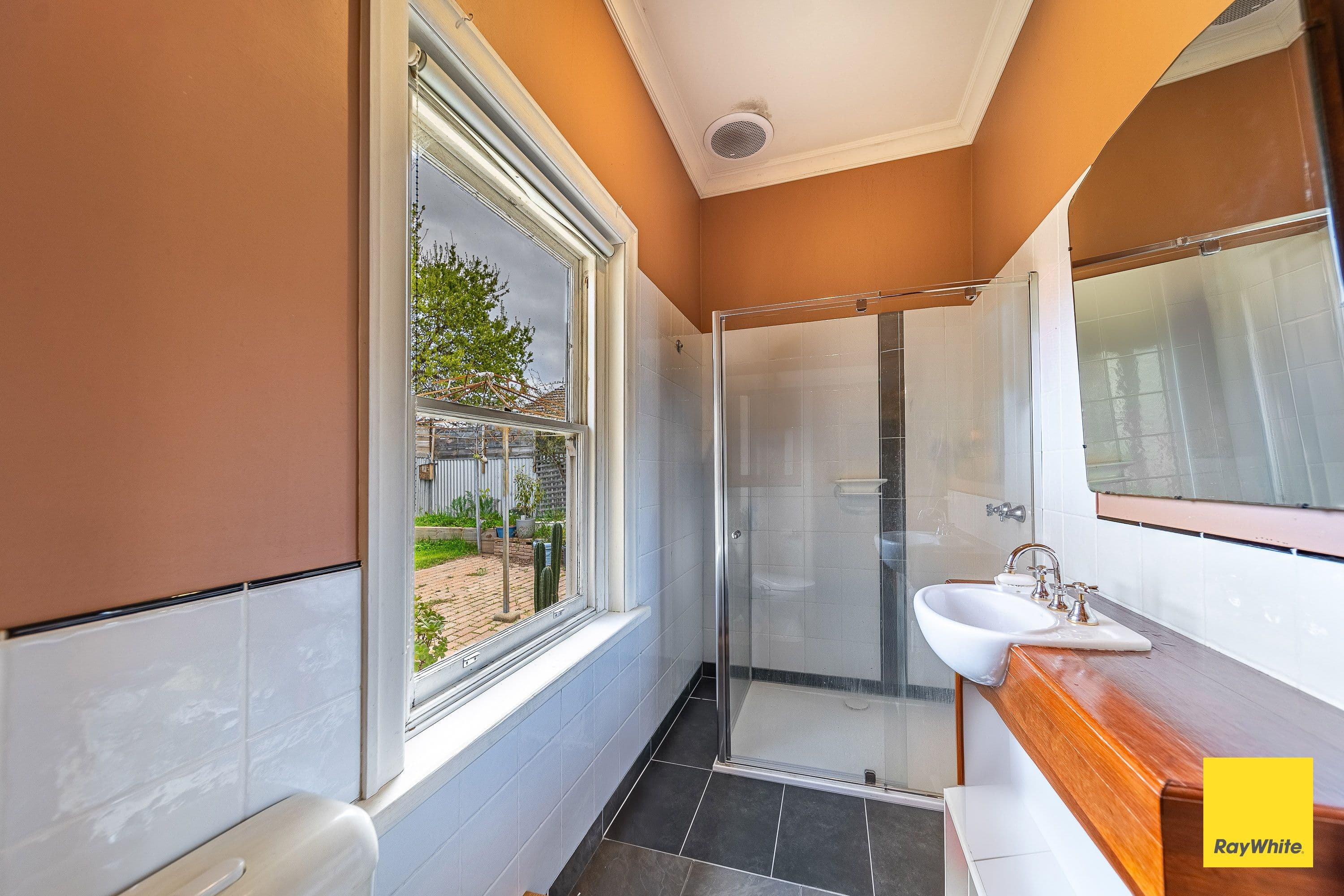 12 Lobb Street, North Bendigo VIC 3550, North Bendigo - Thumbnail 7