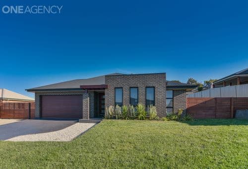 17 Centennial Crescent, Orange, Orange - Image 1