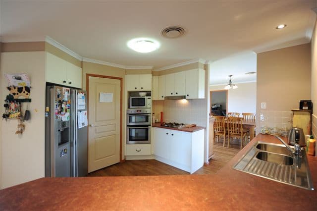 9 Marlowe Court, WESTBROOK QLD 4350, Westbrook - Thumbnail 2