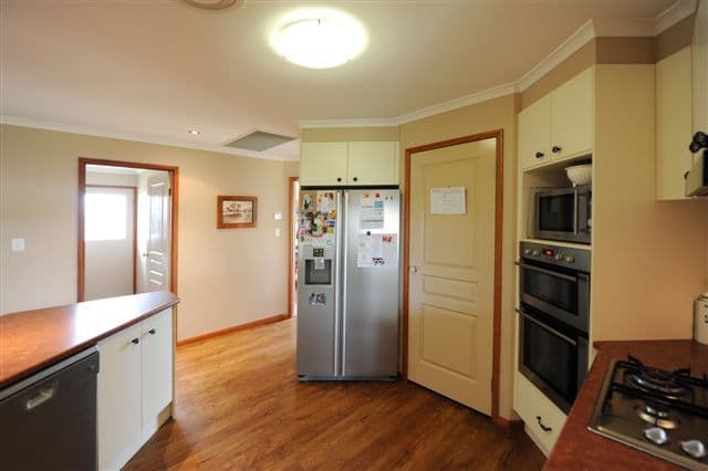 9 Marlowe Court, WESTBROOK QLD 4350, Westbrook - Thumbnail 3