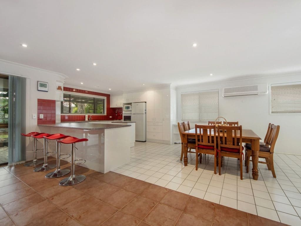 15 Dunkeith Avenue, BENOWA WATERS QLD 4217, Benowa - Thumbnail 3
