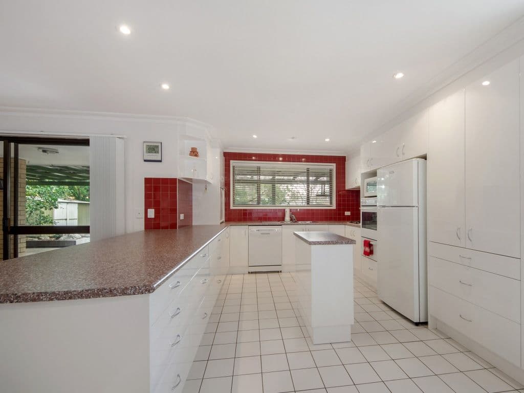 15 Dunkeith Avenue, BENOWA WATERS QLD 4217, Benowa - Thumbnail 4