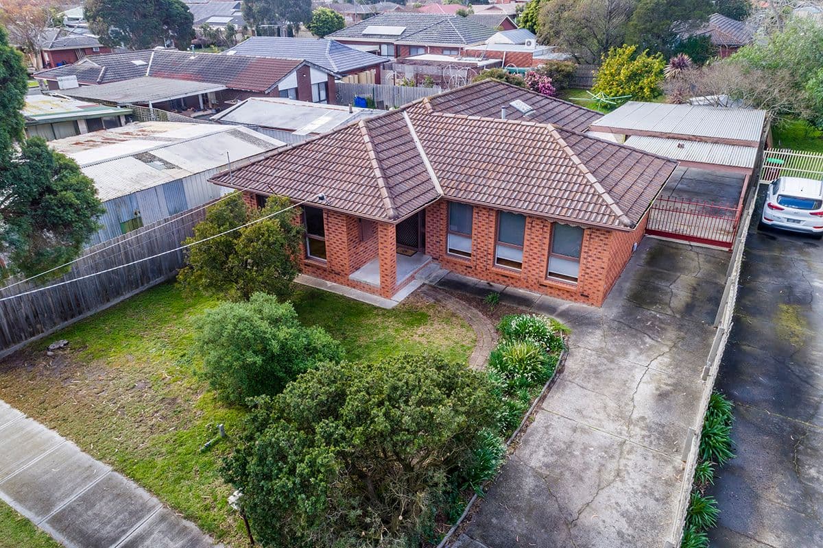 18 Rosalie Avenue, Cranbourne VIC 3977, Cranbourne - Thumbnail 2