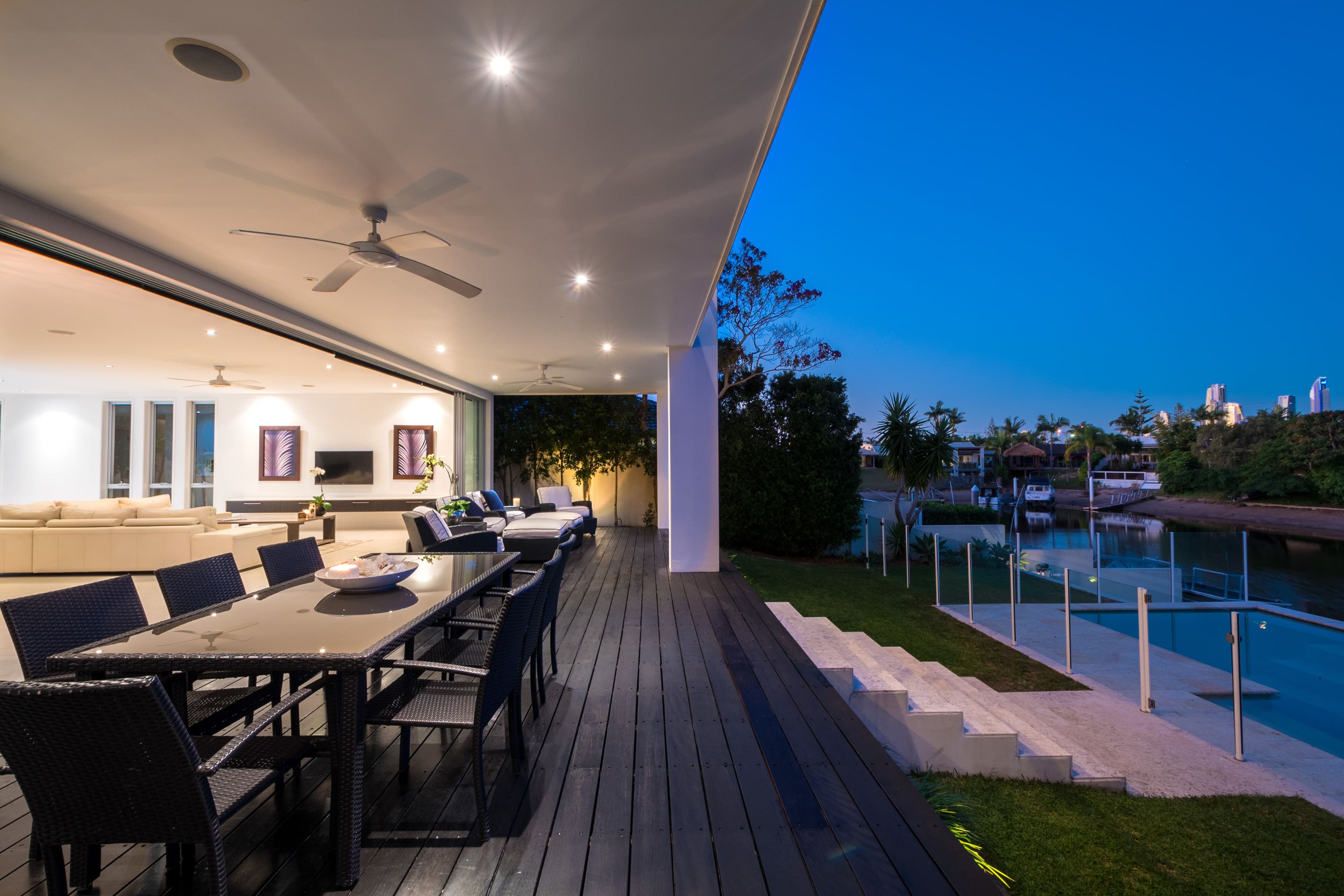 12 Tosti Street, Sorrento QLD 4217, Sorrento - Thumbnail 2