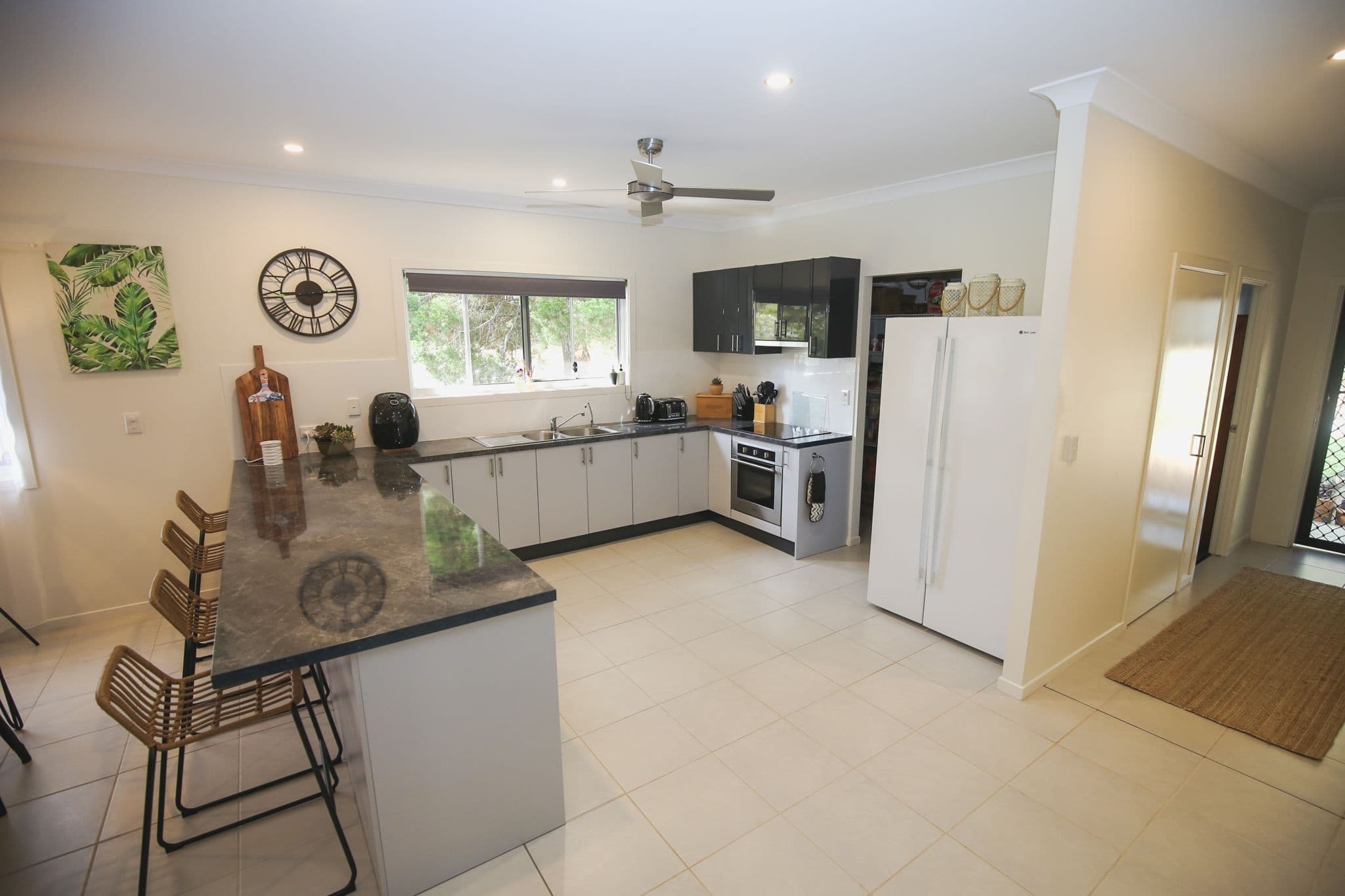 21 Alexander Street, Macleay Island QLD 4184, Macleay Island - Thumbnail 2