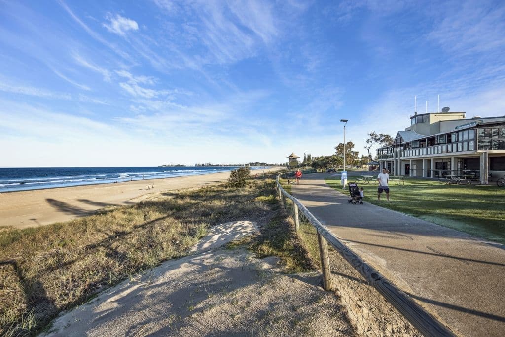 25 Hillcrest Avenue, Tugun QLD 4224, Tugun - Thumbnail 3