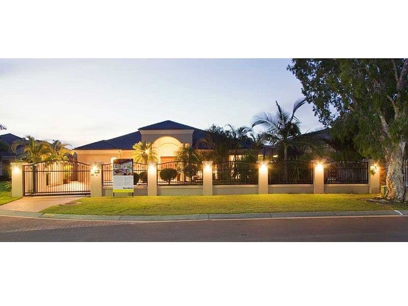 48 Martingale Circuit, CLEAR ISLAND WATERS QLD 4226, Clear Island Waters - Thumbnail 4