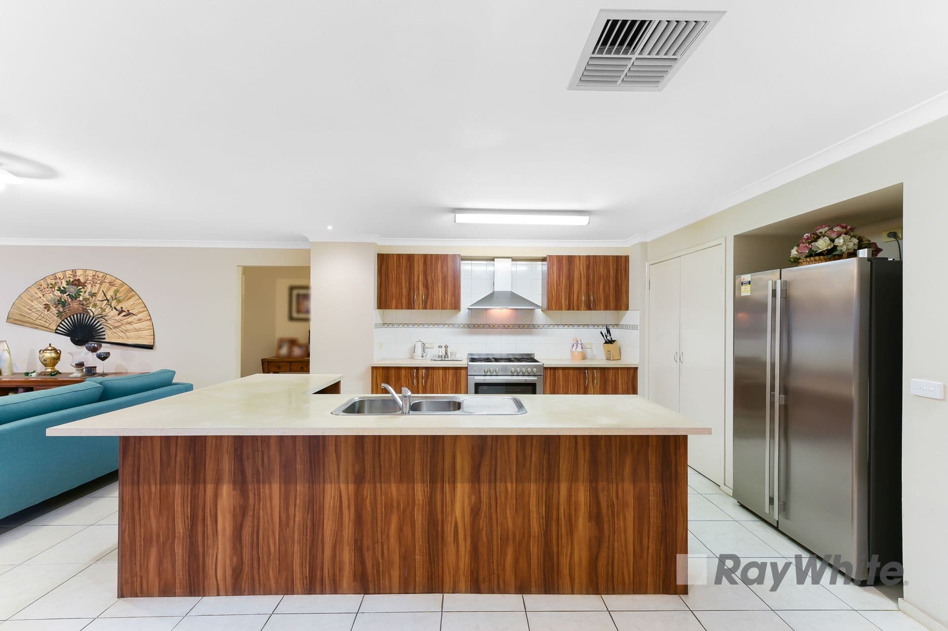 23 Tenterfield Drive, Narre Warren South VIC 3805, Narre Warren South - Thumbnail 2