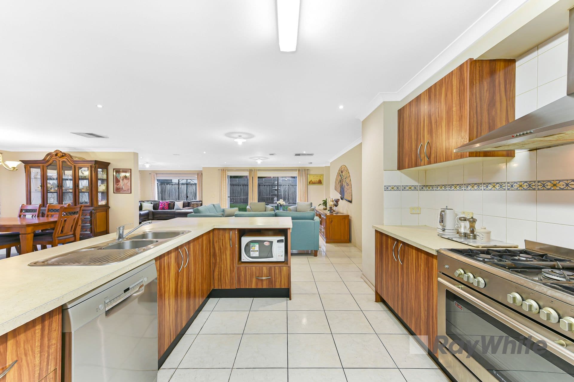 23 Tenterfield Drive, Narre Warren South VIC 3805, Narre Warren South - Thumbnail 4